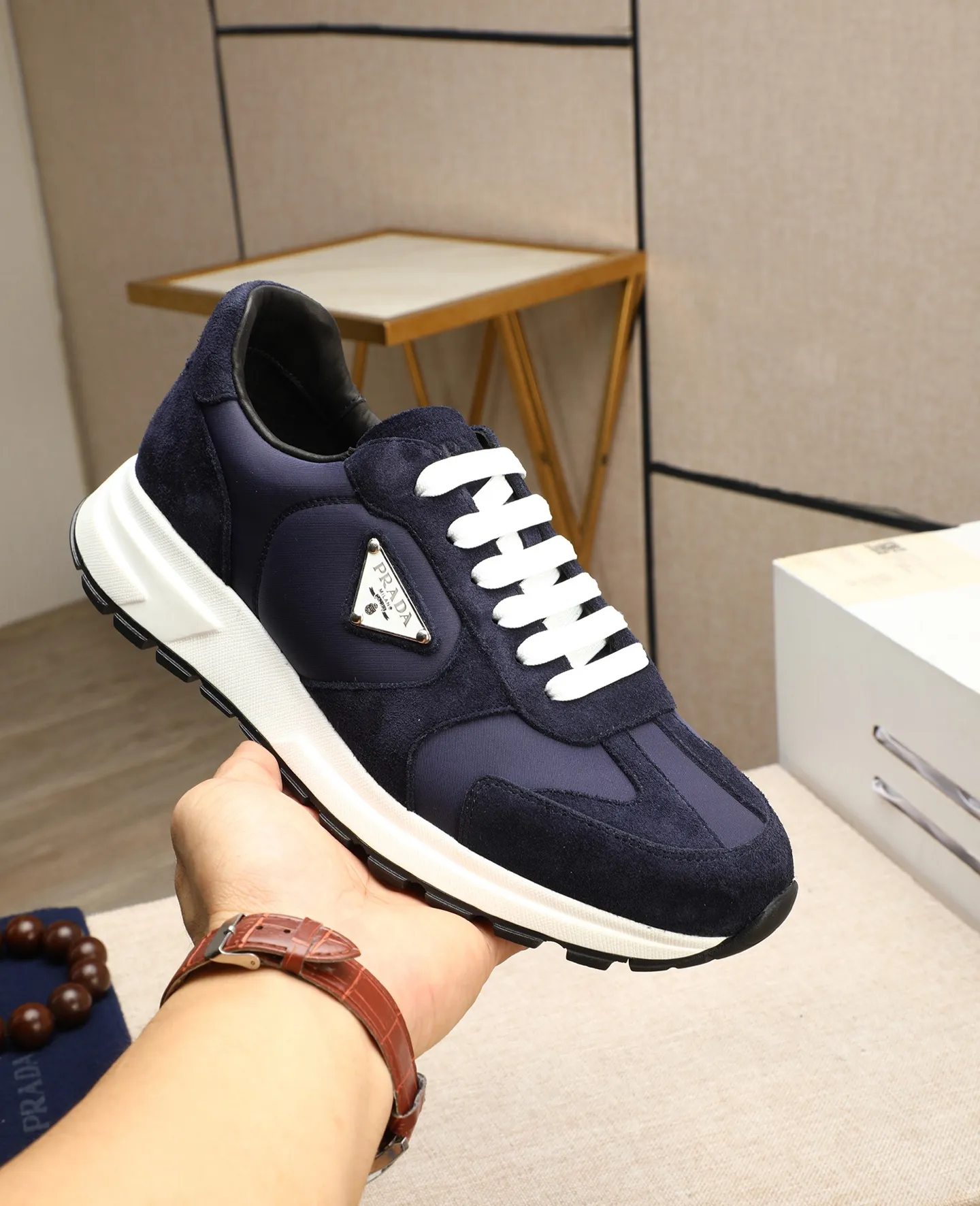 Men's shoes 💰600 Top quality New hot models on the official website, timeless for a century, 🆘 Trendy brand (Prada) mainly promotes hot models, avant-garde and versatile fashion men's shoes private version molding, cowhide surface splicing 1:1 oil edge treatment... fashionable and simple, original imported cowhide lining cowhide feet; the atmosphere and personality are more fashionable, eye-catching and pursuing class, it will subvert the old idea and be a must-have for fashion trendsetters with you! Must keep it for yourself! High-end comfort, high-end quality workmanship. Size: 38-44 Various colors available. full package